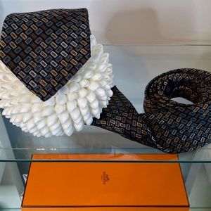 HEMLEY 100% SILK TIE